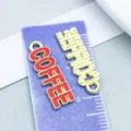 Rode emaille en gouden legering COFFEE letter bedeltjes voor DIY sieraden maken - COFFEE Letterlabel (27183)