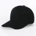 Klassische schwarze Baseballkappe mit breiter Krempe, stabile feste Krone, vielseitiger Stil. - Verstellbar / Schwarz