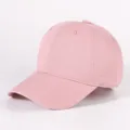 Einfarbige rosa Baseballkappe aus Baumwolle, lässiger Dad Hat für Damen und Herren. - Dunkelrosa