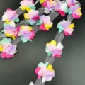 Detailansicht von buntem Chiffonblumen Spitzenband, ideal für DIY Handwerk und Kleidung Dekor. - 60 Stück/Packung / bunt