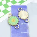 Conectores de girasol de esmalte verde para creación de joyas DIY accesorios - Girasol de Doble Gancho (24961)