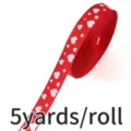 Rode grosgrain lint rol met witte hartjes motief voor huwelijk en cadeau verpakking. - Rood Hart Geribbeld