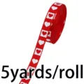 Rode stoffen lint met hartjesprint voor cadeautjes, 1cm breed, detailweergave. - Rood Hart Pakket