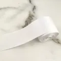 Rotolo di nastro grosgrain bianco da 5cm per confezioni regalo matrimoni e decorazioni. - Bianco