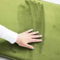 Tapis de bain en mousse a memoire de forme flanelle verte, antiderapant pour salle de bain. - 43x61cm / Vert Militaire