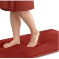Tapis de bain rouge en mousse à mémoire de forme, ultra absorbant et antidérapant pour douche. - Bordeaux