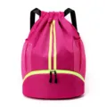 Leichter sportlicher Turnbeutel Kordelzug Rucksack mit Schuhfach und neongelben Streifen. - Fuchsia
