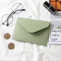 Set d'enveloppe en papier vert pour cartes postales de vœux et lettres vintage. - 1 enveloppe vert avocat
