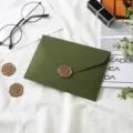 Ensemble d'enveloppe et de papier a lettres vert avocat avec sceau en cire retro pour cartes. - 1 enveloppe vert olive et 1 sceau de cire
