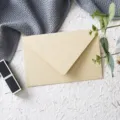 Busta con texture in lino per biglietti di auguri, inviti e lettere scritte a mano. - 1 pz Busta Gialla in Lino