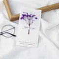 Wenskaart met gedroogde bloemen en paarse gipskruid, ideaal geschenk voor diverse feestdagen. - Sterrenhemel Paars