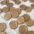 Gouden waszegelstempels met For You reliëfdesign, ideaal voor huwelijksuitnodigingen. - 1 lakstempel