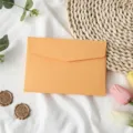 Détail de l'enveloppe orange unie, papeterie de qualité supérieure pour invitations de mariage et cartes. - 1 enveloppe orange
