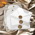 Set de papeterie et enveloppes vintage avec sceau de cire pour romance nostalgique. - 3 enveloppes dorées à neige + 10 papiers à lettres lapin blanc + 3 sceaux de cire (rose)