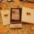 Coffret cadeau de papeterie vintage avec décor tournesol, idéal pour les lettres d'amour. - Set de papeterie tournesol 02