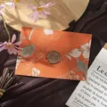 Vintage floral design paper envelope with decorative wax seal, elegant stationery letter set detail. - 1 Envelope + 1 Wax Seal / Amber Orange