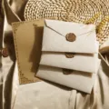 Vintage Leinenstruktur Umschlag Briefpapier Set mit Siegelwachs Retro Schreibwaren für Einladungen - Leinenweiß: 3 Umschläge + 10 Blatt Kraftpapier mit Kaninchenmotiv + 3 Wachssiegel