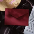 Enveloppe texturée bordeaux style rétro papeterie invitation de mariage élégante - Enveloppe Rouge Foncé Texture Lin 1 Pièce