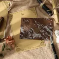 Ensemble de papeterie vintage avec enveloppe et papier à lettre floral de style retro. - 3 enveloppes café + 10 papiers à lettres lapin kraft + 3 sceaux de cire (matériau cire à cacheter)