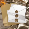 Enveloppe cachet de cire vintage et ensemble de papeterie, papier spécial blanc et sceau doré. - 3 enveloppes dorées effet neige + 10 feuilles de papier à lettres ligné en kraft + 3 sceaux de cire "For You"