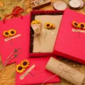 Vintage gift box stationery set with envelopes, greeting cards, and sunflower decorations. - High-End Sunflower Stationery Set 09