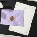 Set di carta da lettere vintage con sigillo di cera, elegante design in marmo viola per scrivere. - Viola (1 busta + 3 fogli di carta rosa dorata + 1 sigillo in ceralacca)