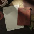 Retro vintage stationery set with antique letter paper and kraft envelopes for creative writing. - 10 Antique Red-Brown Envelopes + 20 Golden Rose Letter Papers + Sealing Stickers