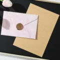 Set di carta da lettere e busta vintage con sigillo in cera per inviti di nozze e messaggi. - 1 busta rosa + 3 fogli di carta kraft a righe + 1 sigillo di ceralacca