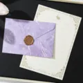 Set di cancelleria vintage con busta in marmo viola e carta da lettera dorata. - 3 Buste viola + 10 fogli di carta da lettere con coniglio bianco + 3 sigilli in ceralacca