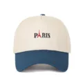 Detailansicht der Paris-Stickerei mit Eiffelturm auf einer zweifarbigen Baseballkappe. - Verstellbar / Dunkelblau