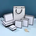 Elegantes weißes Schmuckschachtel-Set mit schwarzem Rand und passender Papiertüte für Geschenke - Schwarz-Weiß-Rahmen (Ring/Ohrring Schachtel) / 5*5*3cm