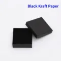 Elegante caja de regalo para joyas de papel kraft negro para collares y pulseras - 9x9x3cm / Papel Kraft Negro