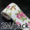 Detalle de cinta de lino de 5 cm de ancho con estampado de rosas rosas vintage para costura. - Blanco