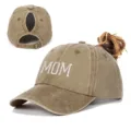 Λεπτομερής προβολή καπέλου με κέντημα MOM και το πίσω άνοιγμα για την αλογοουρά - Ρυθμιζόμενο / Χακί