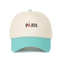 Detaillierte Vorderansicht einer zweifarbigen Baseballkappe mit PARIS-Eiffelturm-Stickerei - Verstellbar / Seeblau
