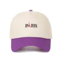 Detailansicht einer beige-violetten Baseballkappe mit Paris-Eiffelturm-Stickerei - Verstellbar / Lila