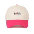 Frontansicht einer zweifarbigen Baseballkappe in Beige und Rosa mit PARIS-Stickerei - Verstellbar / Fuchsia