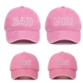 Vierteiliges Set pinkfarbene Eltern-Kind-Baseballkappen mit DAD MOM MINI Stickerei - Einheitsgröße / Set (4-teiliges Set) / Rosa