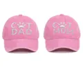 Dos gorras de béisbol de algodón lavado rosa con bordado blanco de CAT DAD y CAT MOM - Cat Mom & Dad / Set de 2 / Rosa
