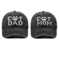 Par de gorras de béisbol de mezclilla lavada con bordado de Cat Mom y Cat Dad - Cat Mom & Dad / Set de 2 / Negro