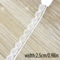 Weißes hohles Spitzenband für DIY-Nähen, Hochzeitskleid, Geschenkeverpackung und Handwerk. - Stil 1