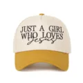 Casquette bicolore avec broderie frontale 'Just a Girl Who Loves Jesus' de face. - Jaune Bloc de Couleur