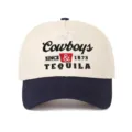 Gros plan de haute qualité de la broderie Cowboys & Tequila sur une casquette de baseball bicolore. - Réglable / Beige/Bleu Foncé