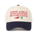 Detailansicht einer bestickten Trucker-Cap mit dem Slogan Good Girls Go To Heaven - Marineblau