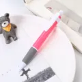 Kreativer rosafarbener Druckkugelschreiber mit weichem grauem Gummigriff für Schüler - Rosaroter Schaft / 0,5 mm Patronen-Spitze