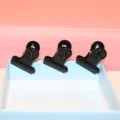 Black metal binder clips for office and school stationery organization and paper holding. - 22mm / Black