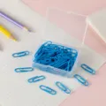 Blaue kunststoffbeschichtete Büroklammern in transparenter Box für Büro und Schule. - 28mm 50 Stück/Packung / Blau