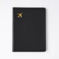 Copertina per passaporto nera con aereo dorato, custodia protettiva resistente e pratica. - Passaporto / Nero