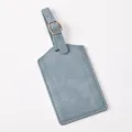 Etiqueta de equipaje de cuero PU azul con hebilla de metal dorada para maletas de viaje. - Etiqueta de equipaje azul claro