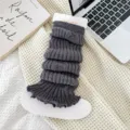 Donkergrijze gebreide beenwarmers, grove geribbelde winter sokken, stijlvolle JK distressed look. - Eén maat / Gedistressed beenwarmers (donkergrijs)